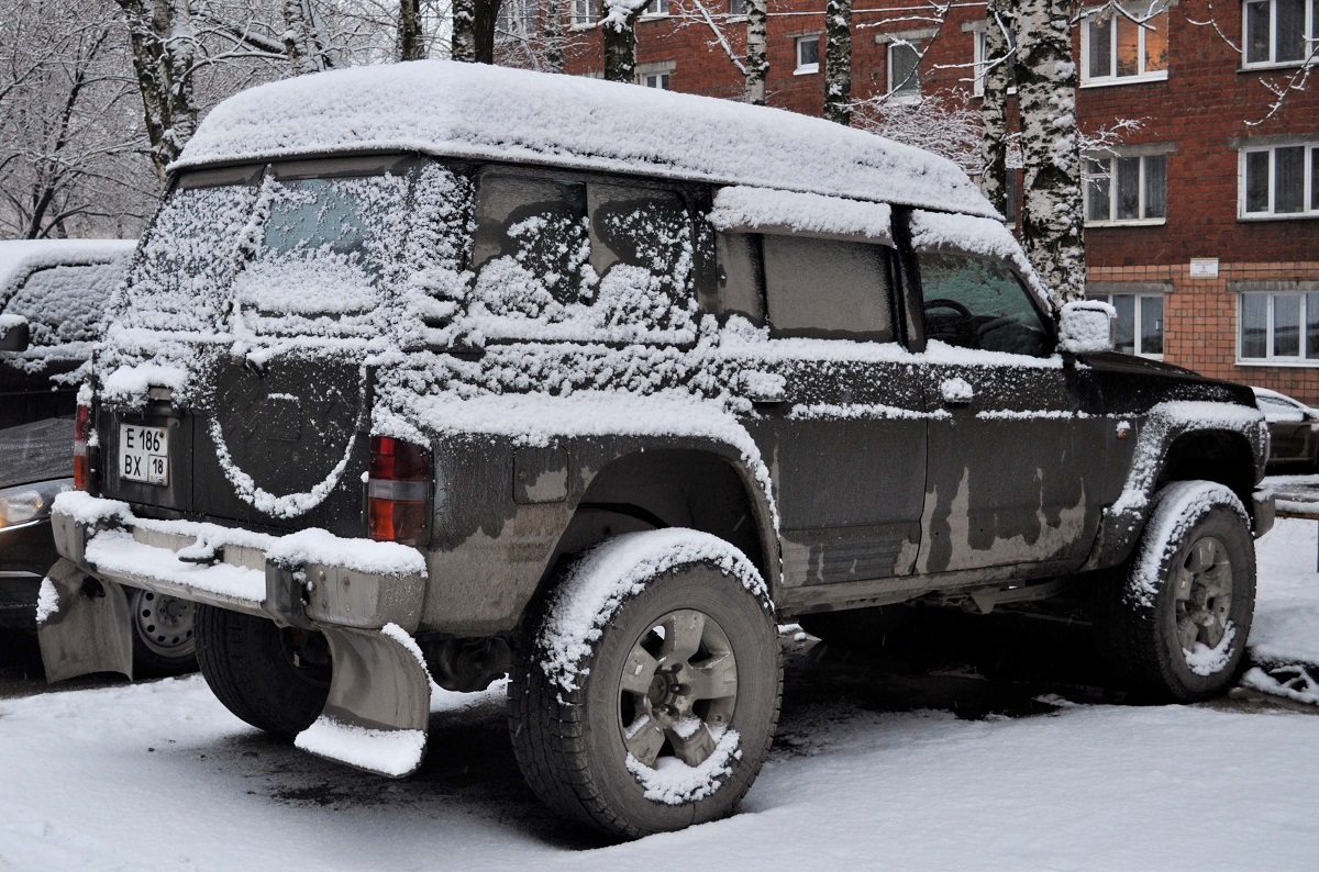 Удмуртия, № Е 186 ВХ 18 — Nissan Safari (Y60) '87-97