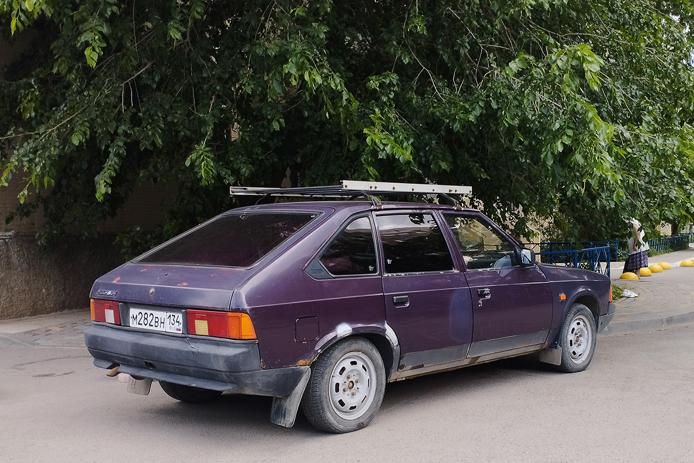 Волгоградская область, № М 282 ВН 134 — Москвич-2141 '86-98