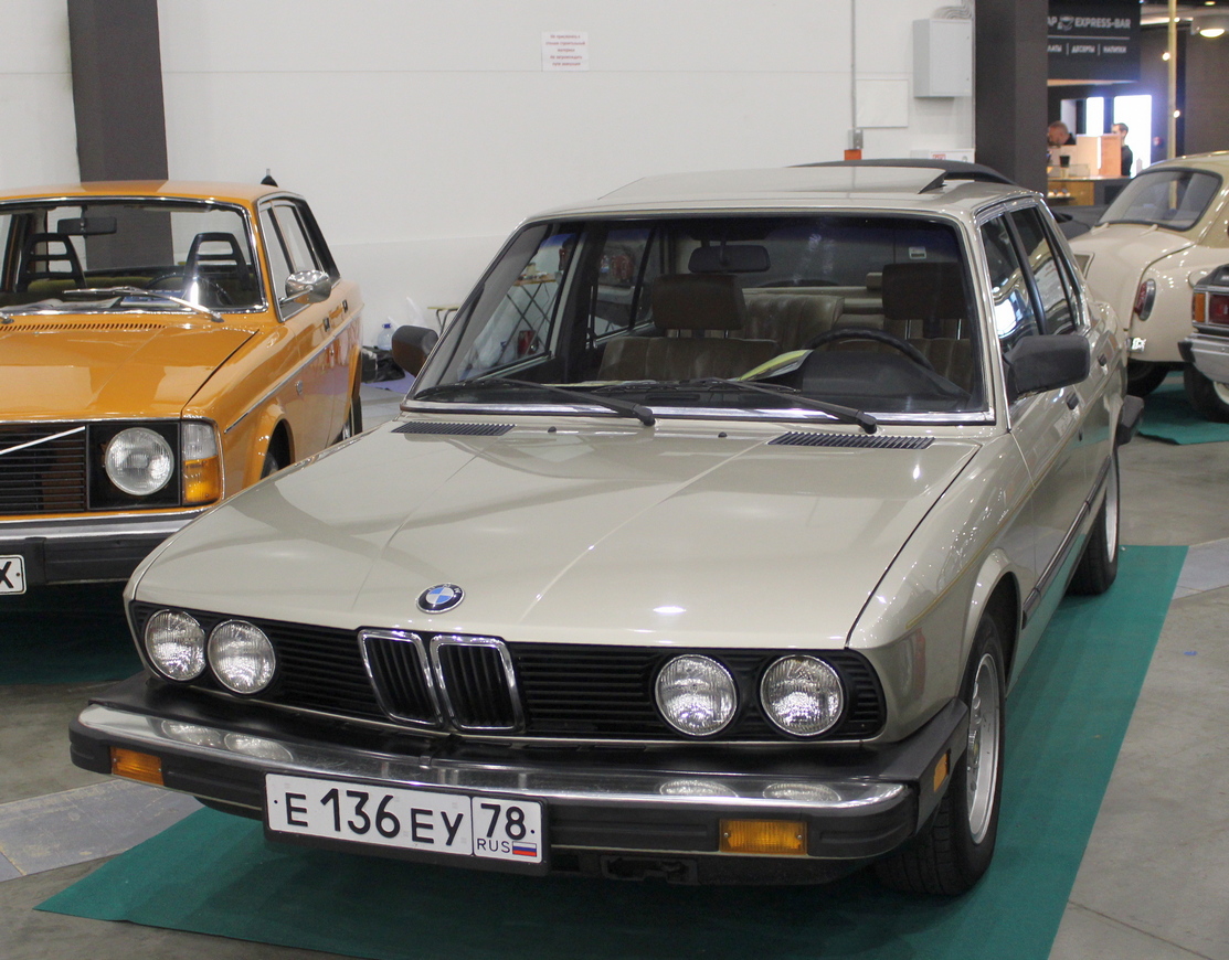 Санкт-Петербург, № Е 136 ЕУ 78 — BMW 5 Series (E28) '82-88; Санкт-Петербург — Олдтаймер-Галерея Ильи Сорокина