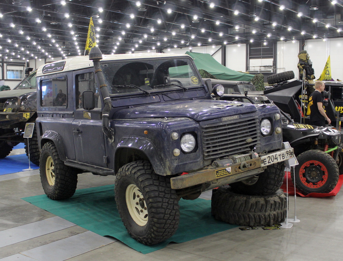 Санкт-Петербург, № Е 204 ТВ 98 — Land Rover Defender '83-07; Санкт-Петербург — Олдтаймер-Галерея Ильи Сорокина