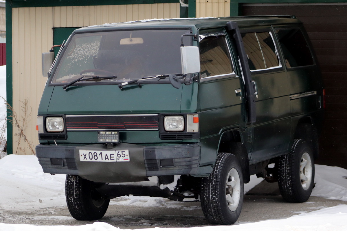 Сахалинская область, № Х 081 АЕ 65 — Mitsubishi Delica (2G) '79–94