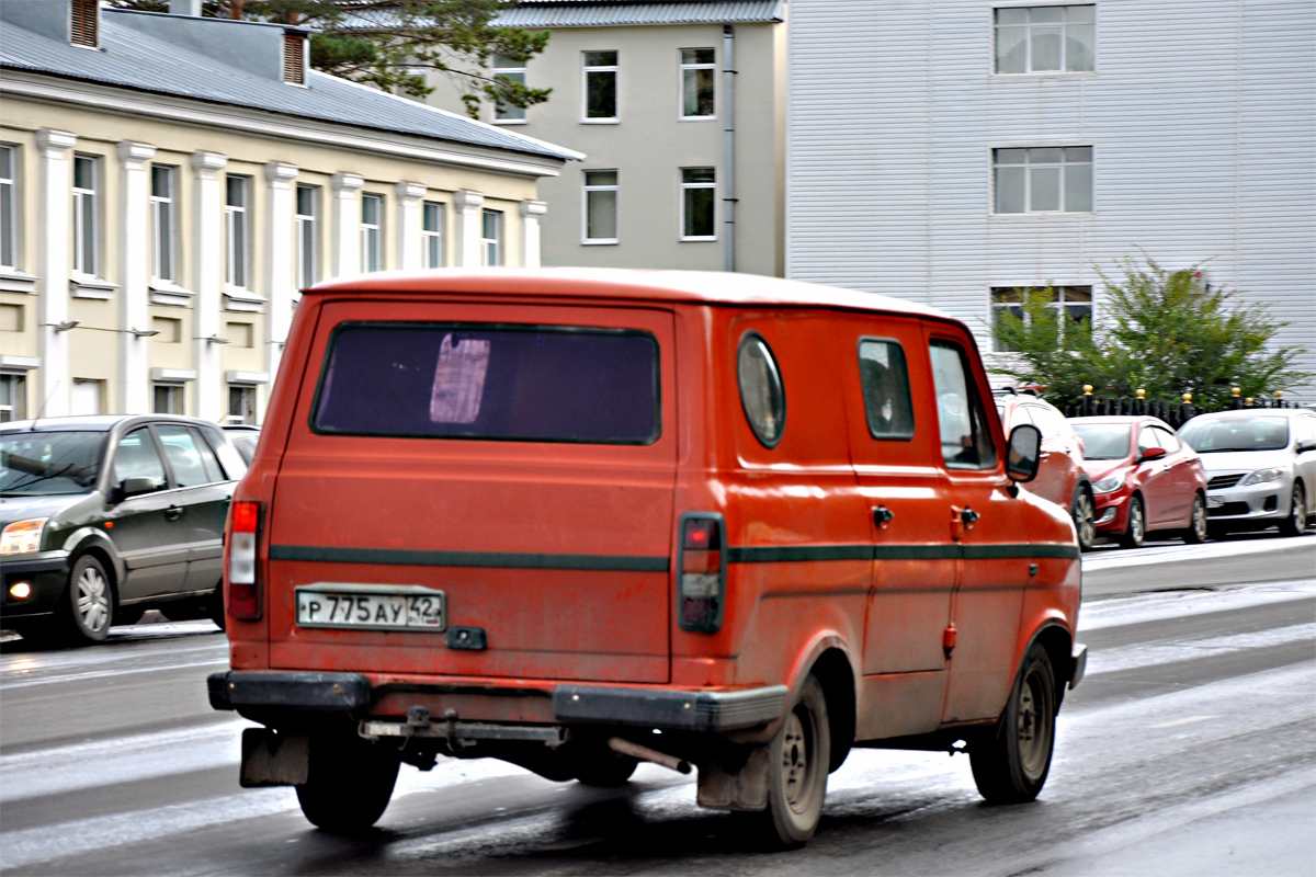 Кемеровская область - Кузбасс, № Р 775 АУ 42 — Ford Transit (2G) '78-86