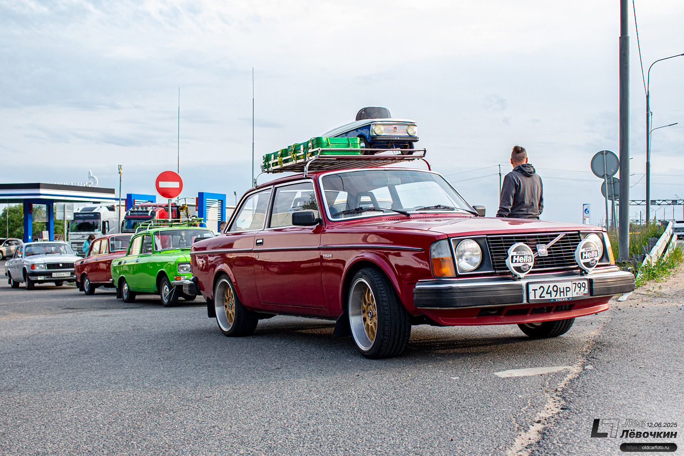 Москва, № Т 249 НР 799 — Volvo 240 Series (общая модель)