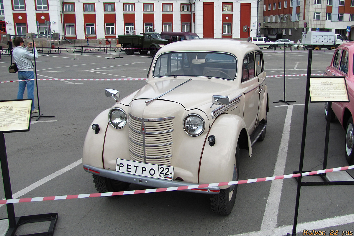 Алтайский край, № (22) Б/Н 0050 — Москвич-401-420 '54-56; Транспортные средства без номеров (Алтайский край); Алтайский край — День Победы. Барнаул. 2019 г.