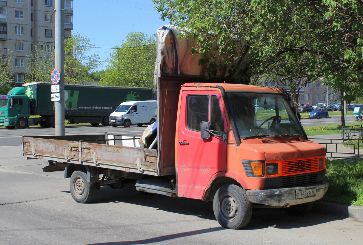 Санкт-Петербург, № Р 742 УВ 98 — Mercedes-Benz T1 310D '76-96