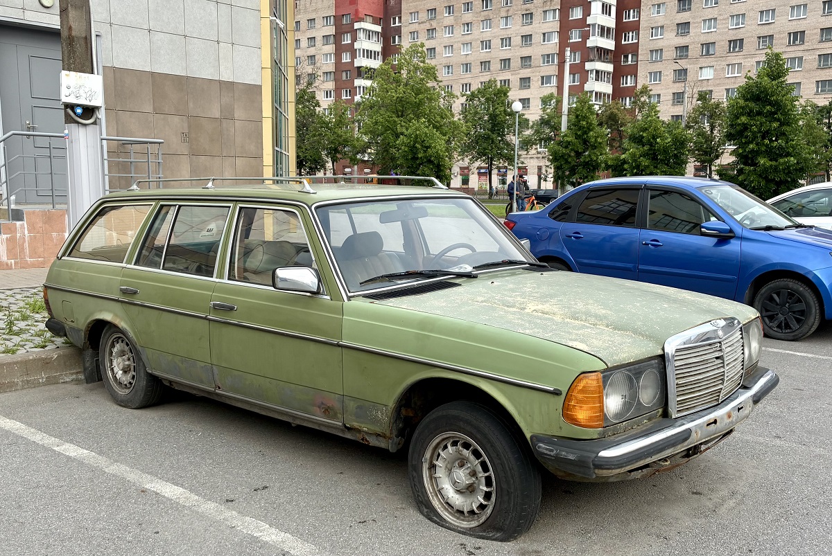 Санкт-Петербург, № М 213 ХН 198 — Mercedes-Benz (S123) '77-86