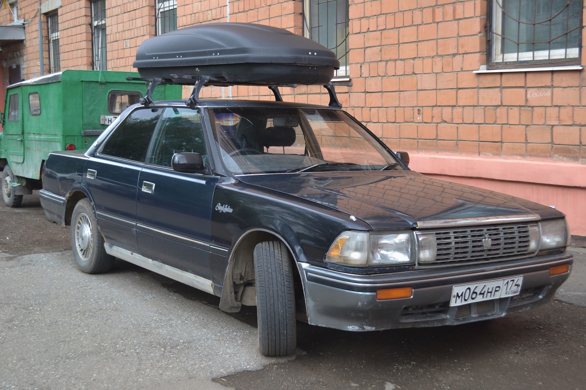 Удмуртия, № М 064 НР 174 — Toyota Crown (S130) '87-91