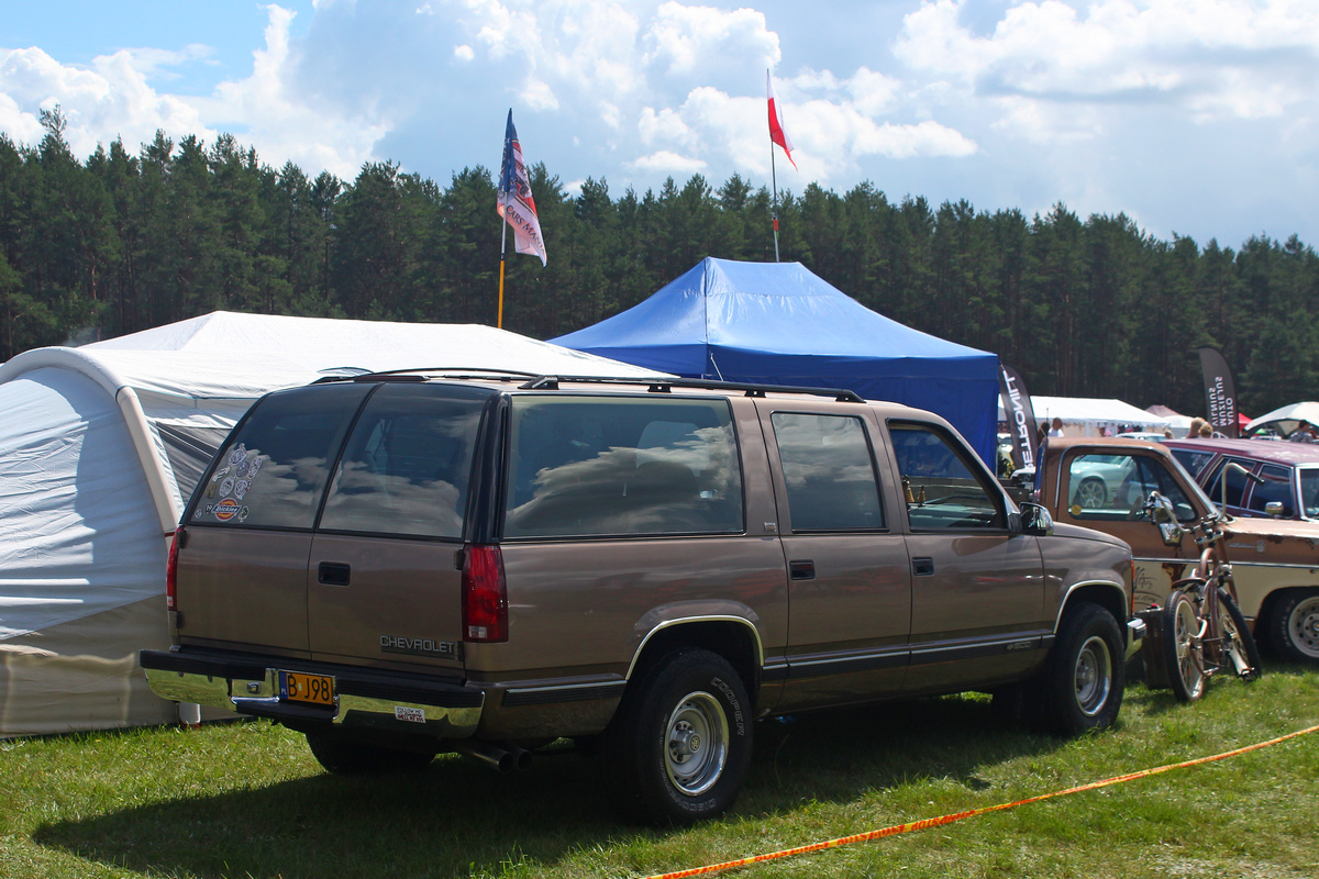 Польша, № B J98 — Chevrolet Suburban (8G) '92-99; Литва — American Spirit 2025