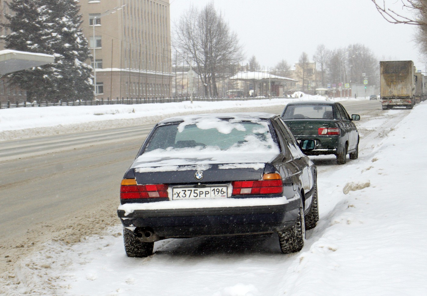 Свердловская область, № Х 375 РР 196 — BMW 7 Series (E32) '86-94
