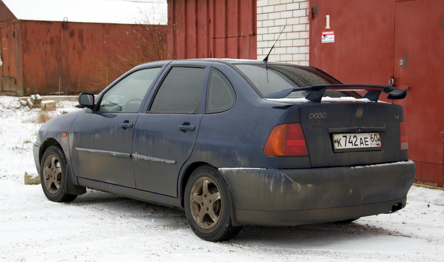 Псковская область, № К 742 АЕ 60 — Volkswagen Polo 3 (Typ 6N) '94-02