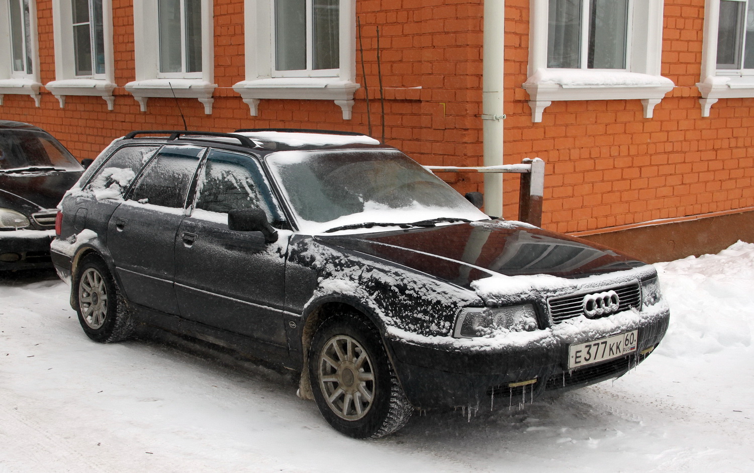 Псковская область, № Е 377 КК 60 — Audi 80 Avant (B4) '92-95