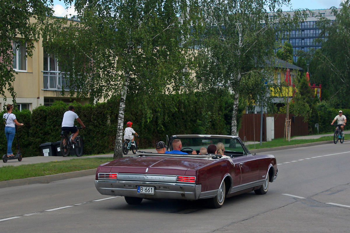 Польша, № B 661 — Oldsmobile 88 (6G) '65-70; Литва — American Spirit 2025