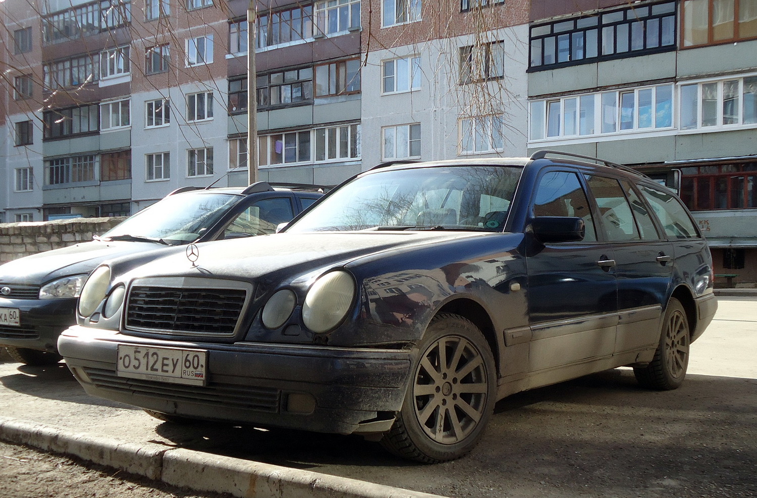 Псковская область, № О 512 ЕУ 60 — Mercedes-Benz (S210) '95-03