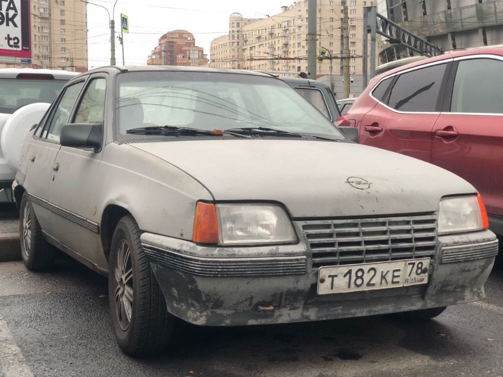 Санкт-Петербург, № Т 182 КЕ 78 — Opel Kadett (E) '84-95