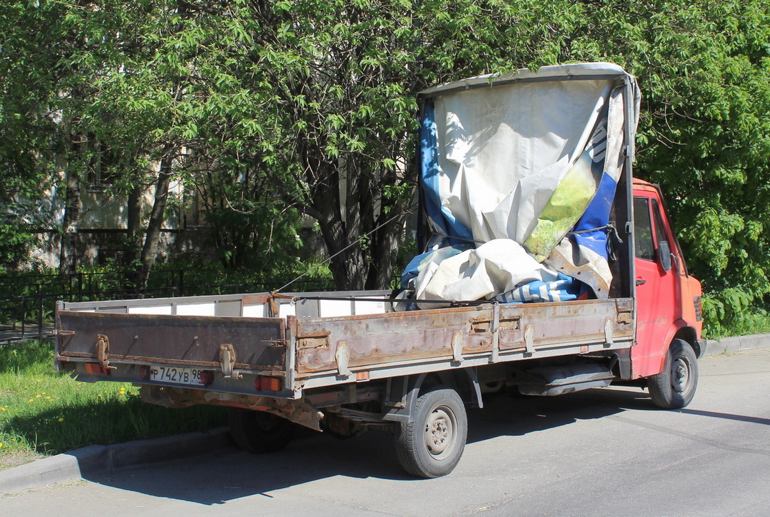 Санкт-Петербург, № Р 742 УВ 98 — Mercedes-Benz T1 310D '76-96