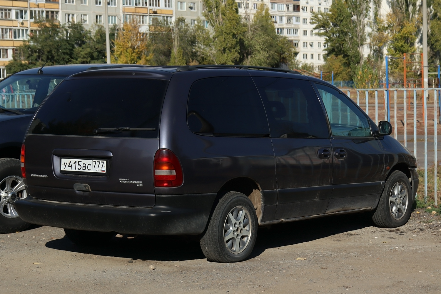 Волгоградская область, № У 415 ВС 777 — Chrysler Voyager (3G) '95-00