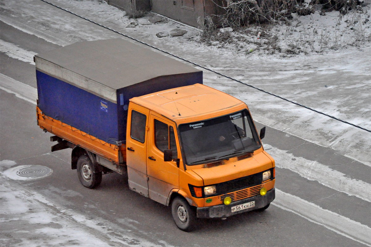 Алтайский край, № Р 561 КН 22 — Mercedes-Benz T1 208D '76-96