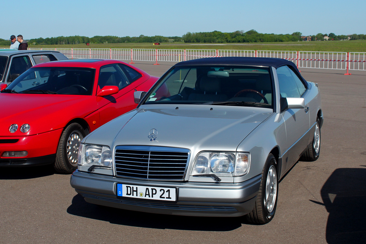 Германия, № DH-AP 21 — Mercedes-Benz (A124) '92-96; Литва — Retro mugė 2025