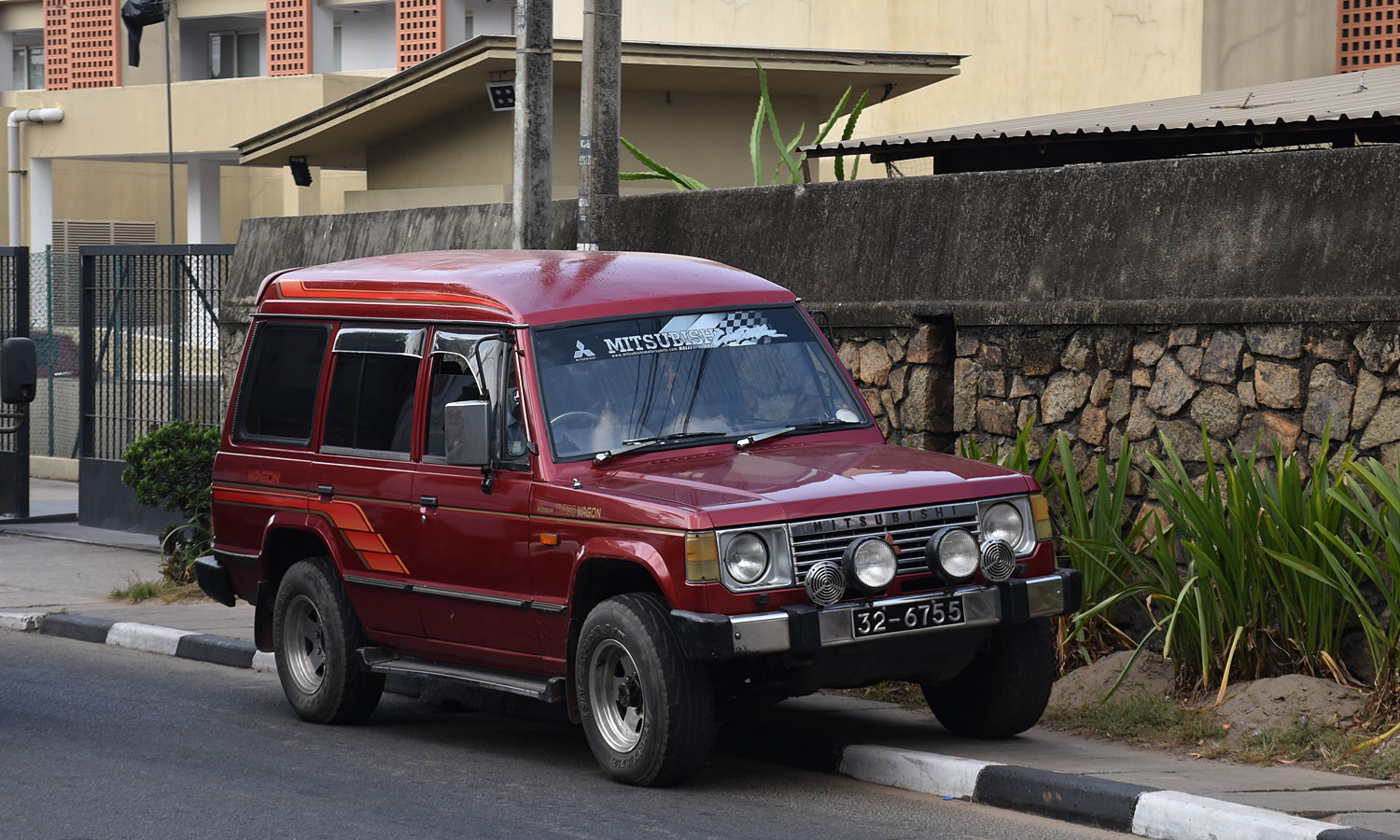 Шри-Ланка, № 32-6755 — Mitsubishi Pajero (1G) '82-91