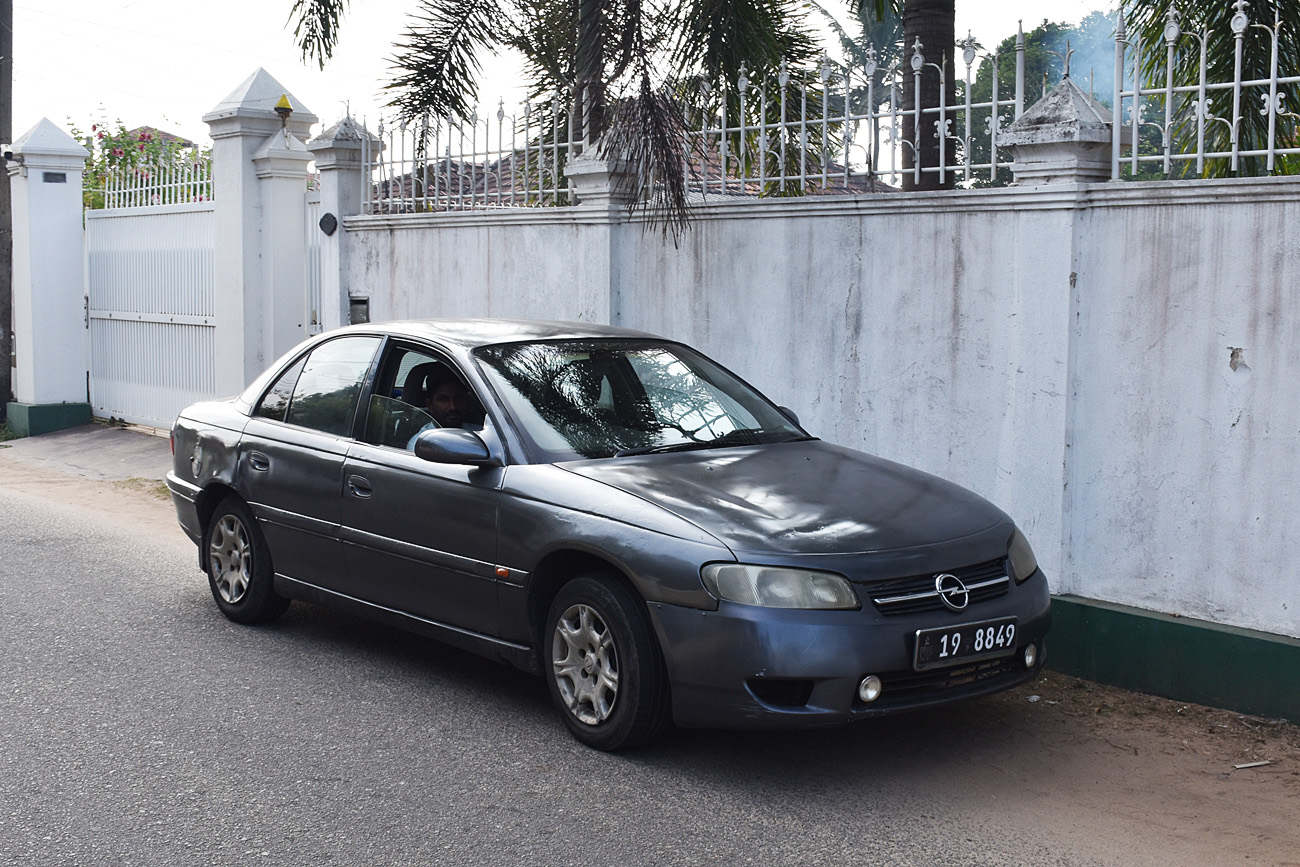 Шри-Ланка, № 19-8849 — Opel Omega (B) '94-99