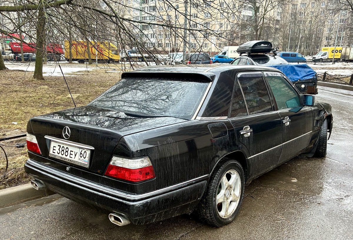 Псковская область, № Е 388 ЕУ 60 — Mercedes-Benz (W124) '84-96