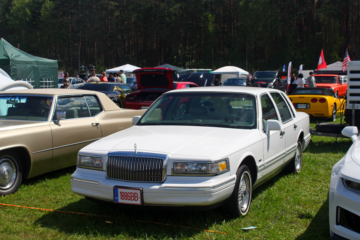 Литва, № 1886 BB — Lincoln Town Car (2G) '90-97; Литва — American Spirit 2025
