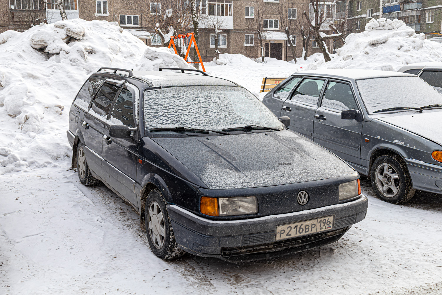 Свердловская область, № Р 216 ВР 196 — Volkswagen Passat (B3) '88-93