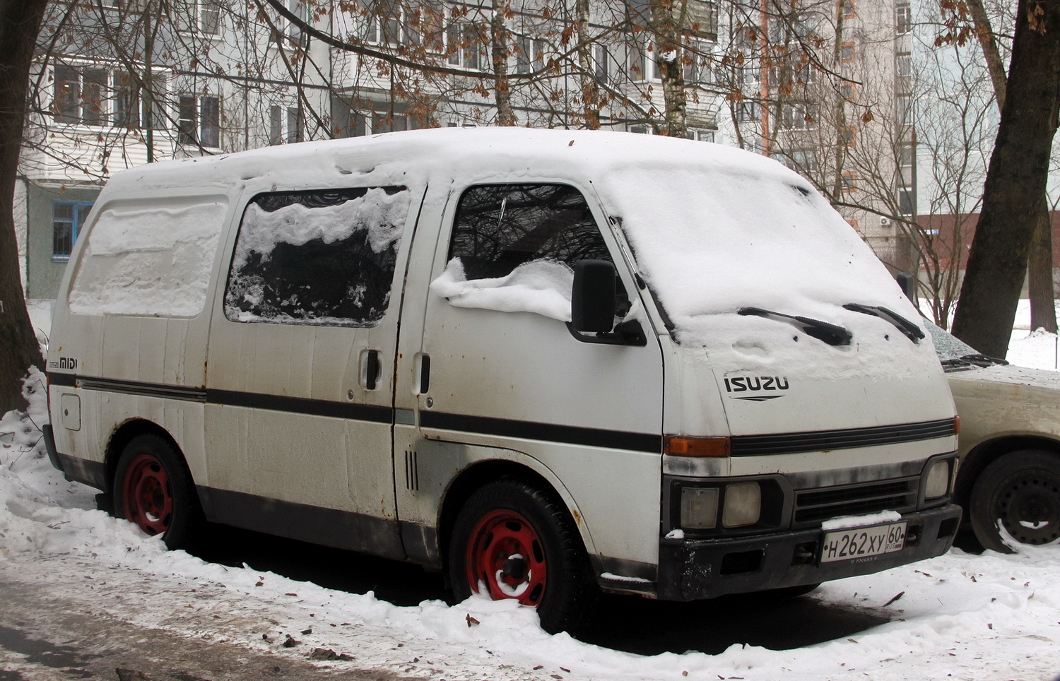 Псковская область, № Н 262 ХУ 60 — Isuzu Midi '86-96