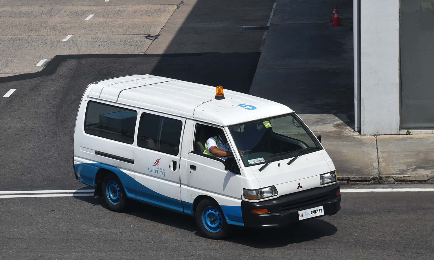 Шри-Ланка, № APR-117 — Mitsubishi L300 (2G) '86-99