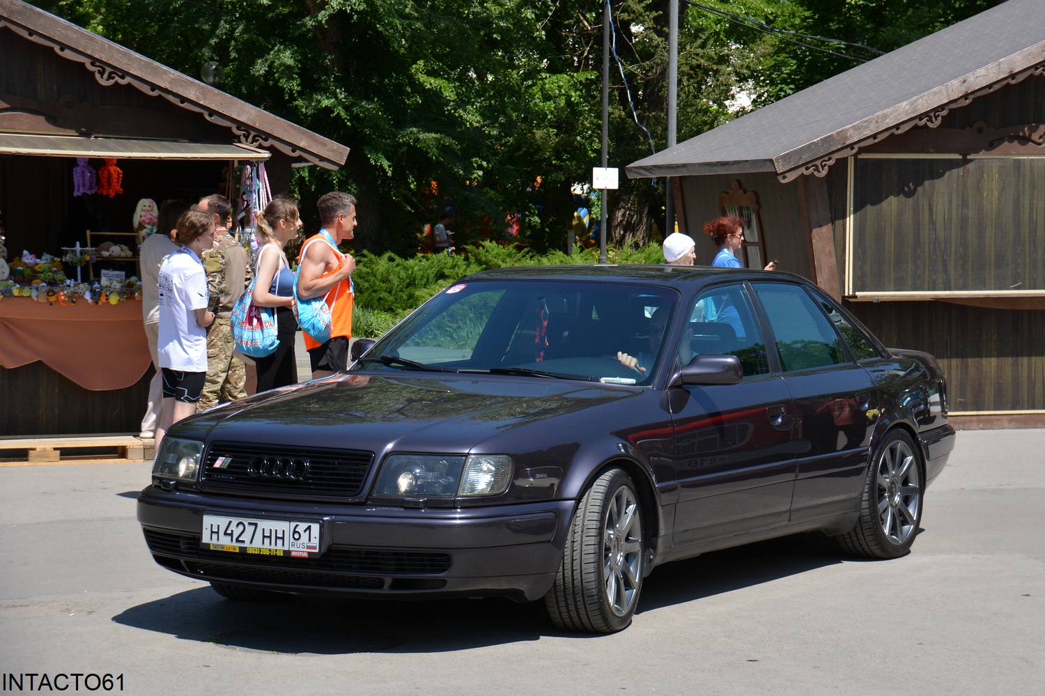 Ростовская область, № Н 427 НН 61 — Audi 100 (C4) '90-94; Ростовская область — Retro Motor Show_2025_Май