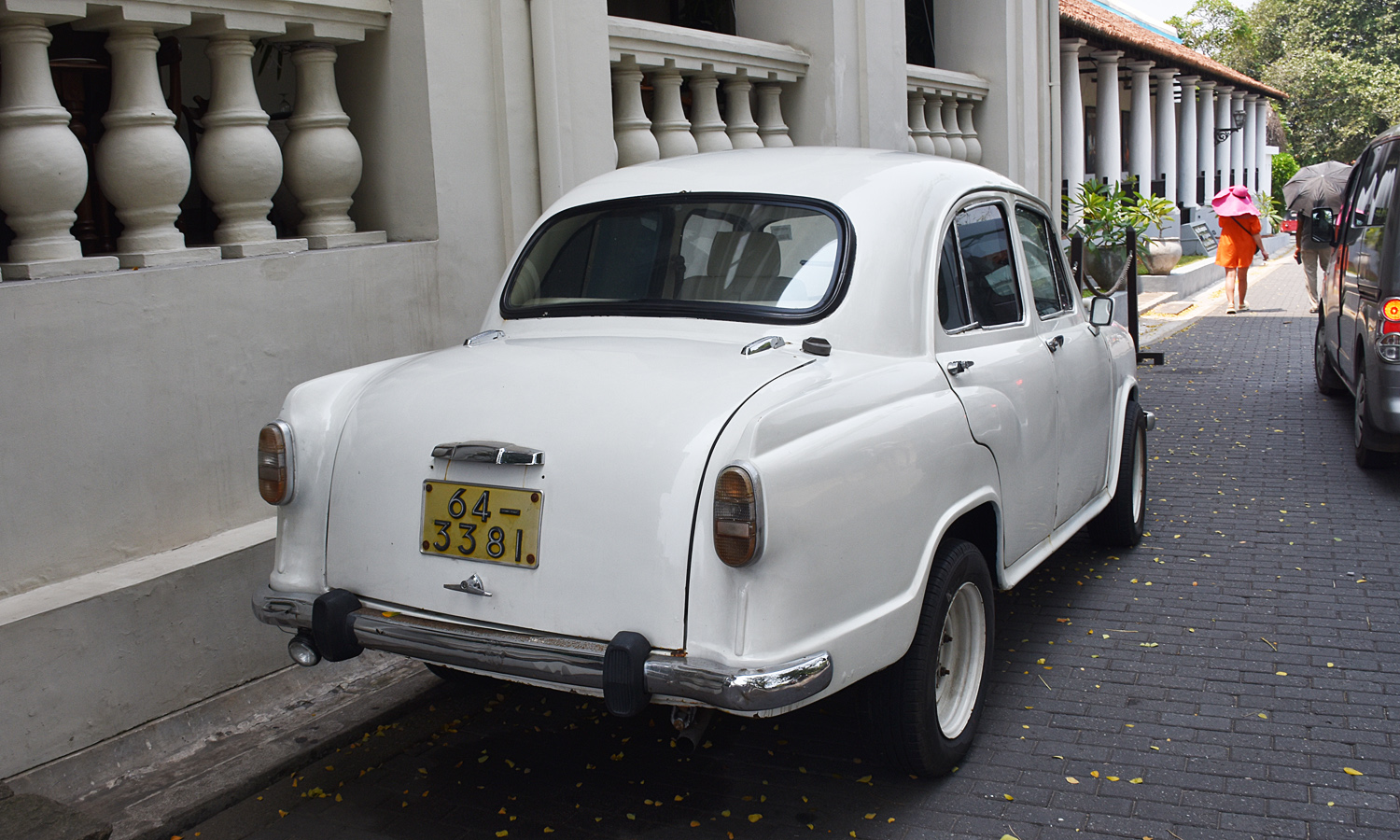 Шри-Ланка, № 64-3381 — Hindustan Ambassador ’58-14