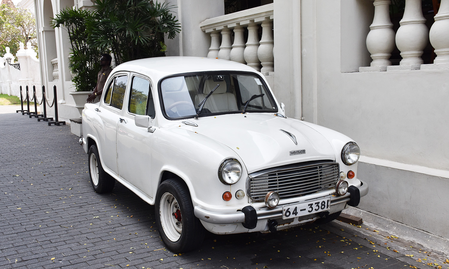 Шри-Ланка, № 64-3381 — Hindustan Ambassador ’58-14