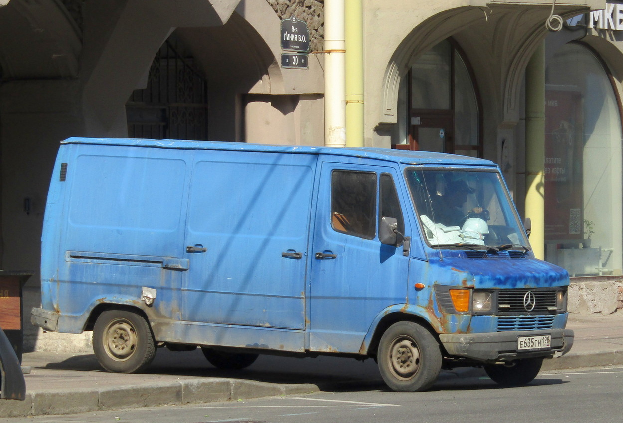 Санкт-Петербург, № Е 635 ТН 198 — Mercedes-Benz T1 207D '76-96