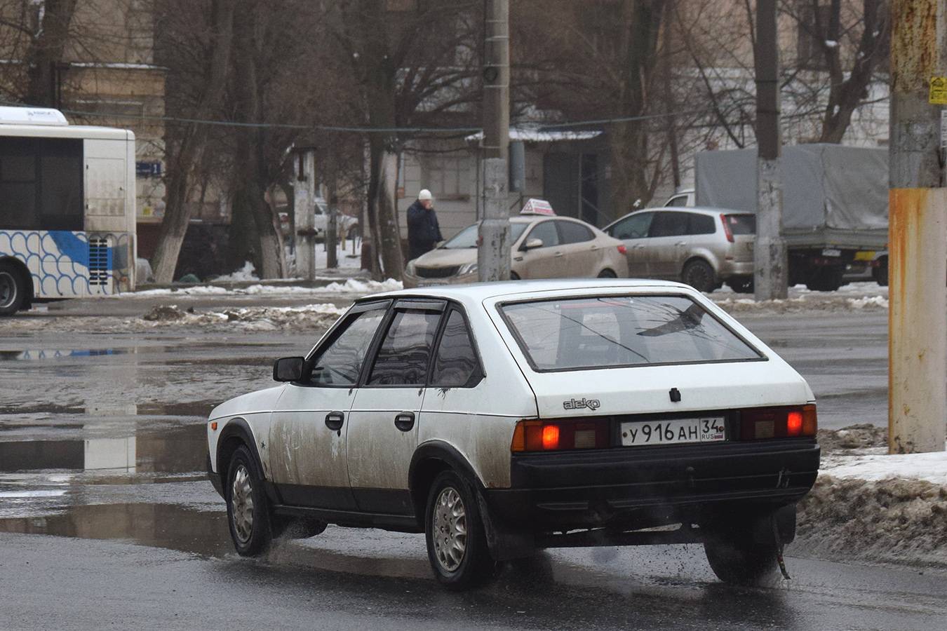 Волгоградская область, № У 916 АН 34 — Москвич-2141 '86-98