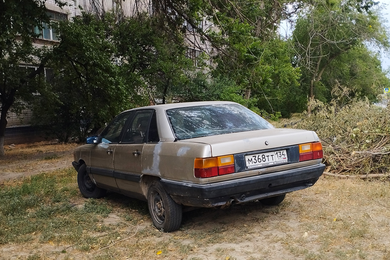 Волгоградская область, № М 368 ТТ 134 — Audi 100 (C3) '82-91