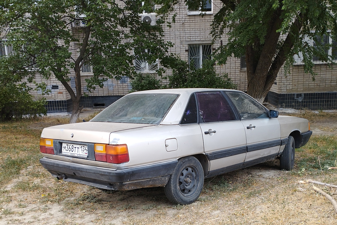 Волгоградская область, № М 368 ТТ 134 — Audi 100 (C3) '82-91