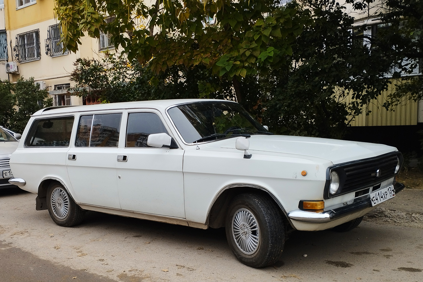 Волгоградская область, № Е 414 ХР 134 — ГАЗ-24-12 Волга '86-92