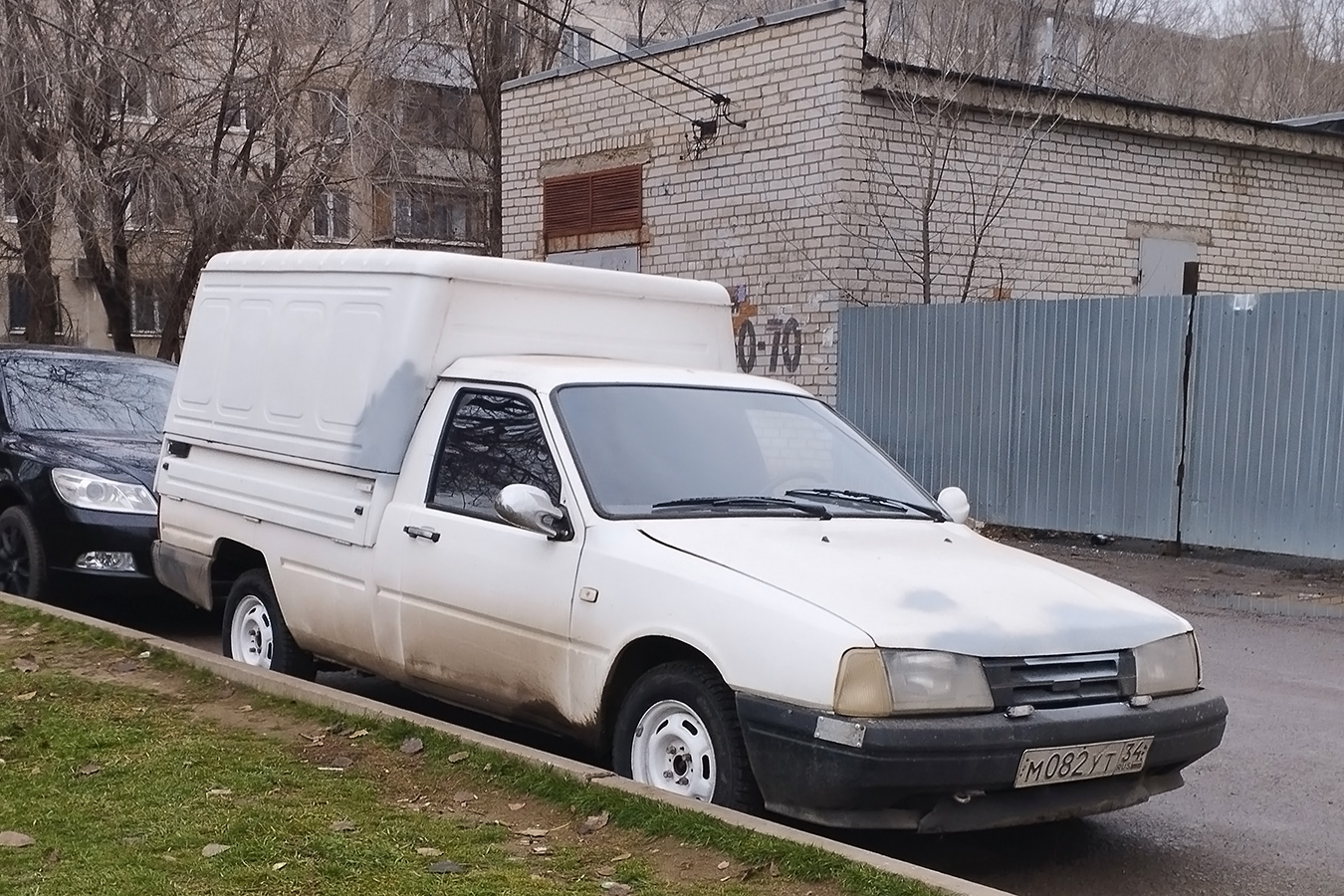 Волгоградская область, № М 082 УТ 34 — Иж-2717-230 '97-05