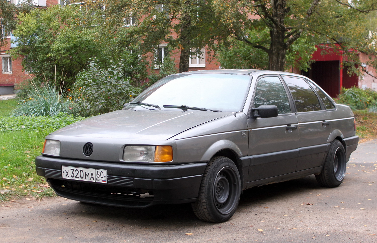 Псковская область, № Х 320 МА 60 — Volkswagen Passat (B3) '88-93