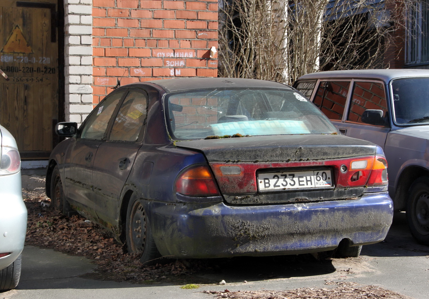 Псковская область, № В 233 ЕН 60 — Mazda 323 (BH/BA) '94-00