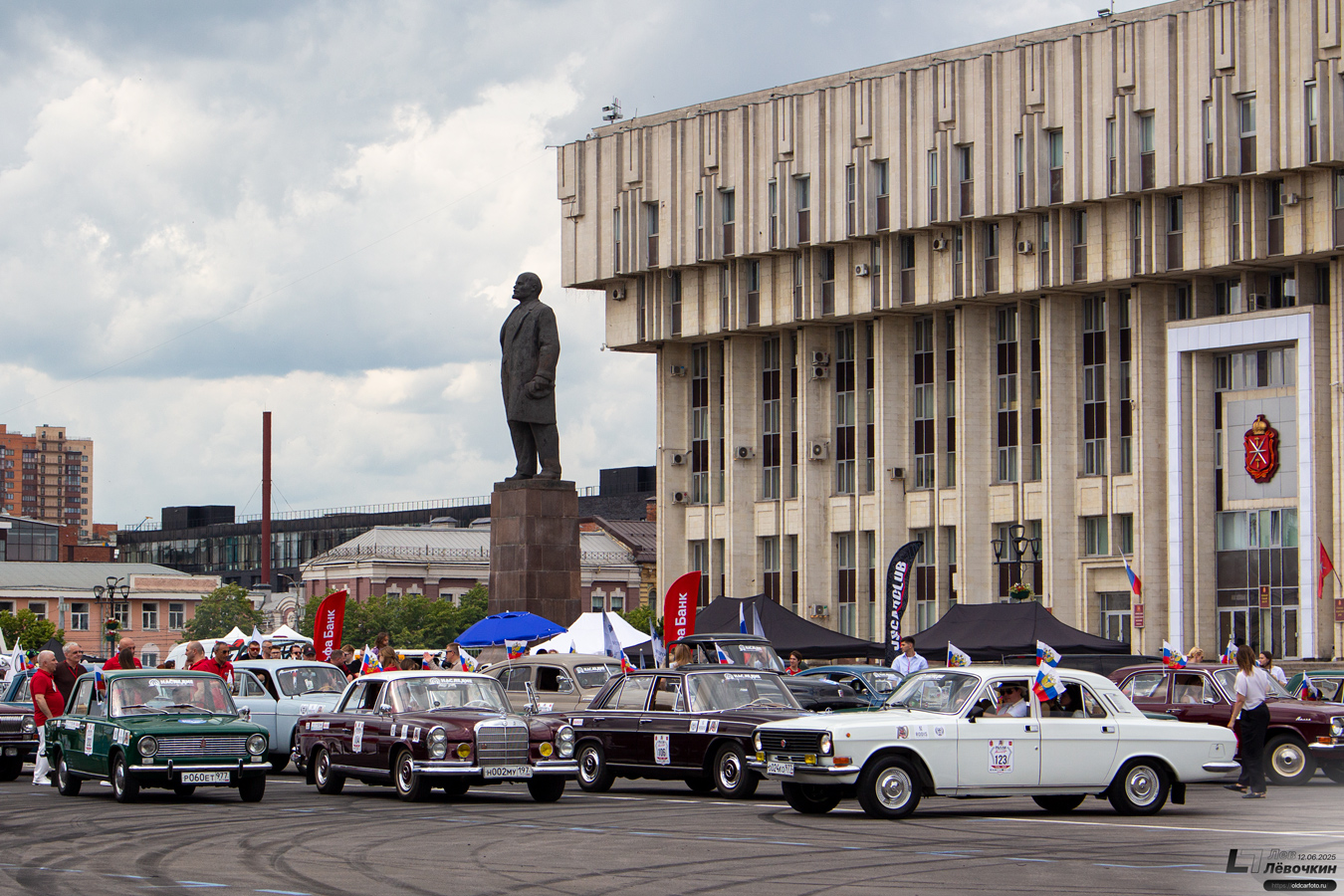 Москва, № Р 060 ЕТ 977 — ВАЗ-2101 Жигули '70-83; Москва, № Н 002 МУ 197 — Mercedes-Benz (W111/W112) '59-71; Москва, № О 024 КО 977 — ГАЗ-24-10 Волга '85-92; Тульская область — Автомобильный фестиваль "Автострада — 2025"