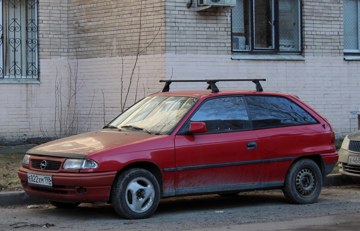 Санкт-Петербург, № Е 822 ХМ 198 — Opel Astra (F) '91-98