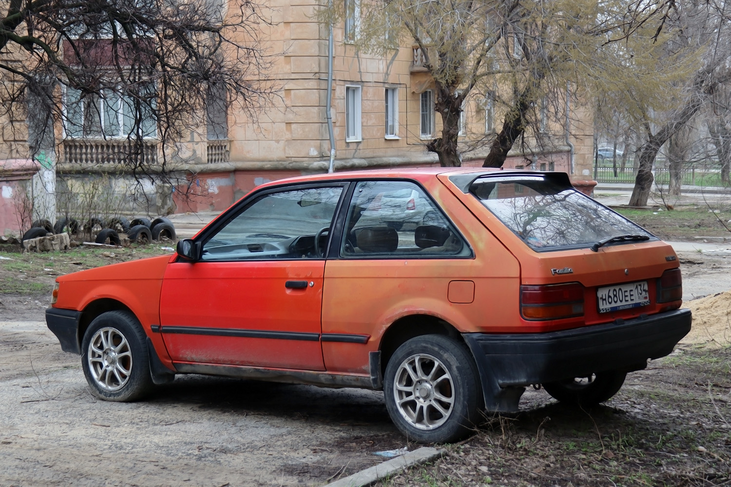 Волгоградская область, № Н 680 ЕЕ 134 — Mazda Familia (BF) '85-89