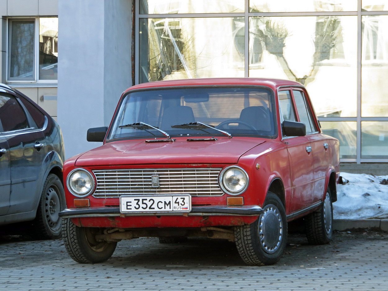 Кировская область, № Е 352 СМ 43 — ВАЗ-21013 Жигули '77-88
