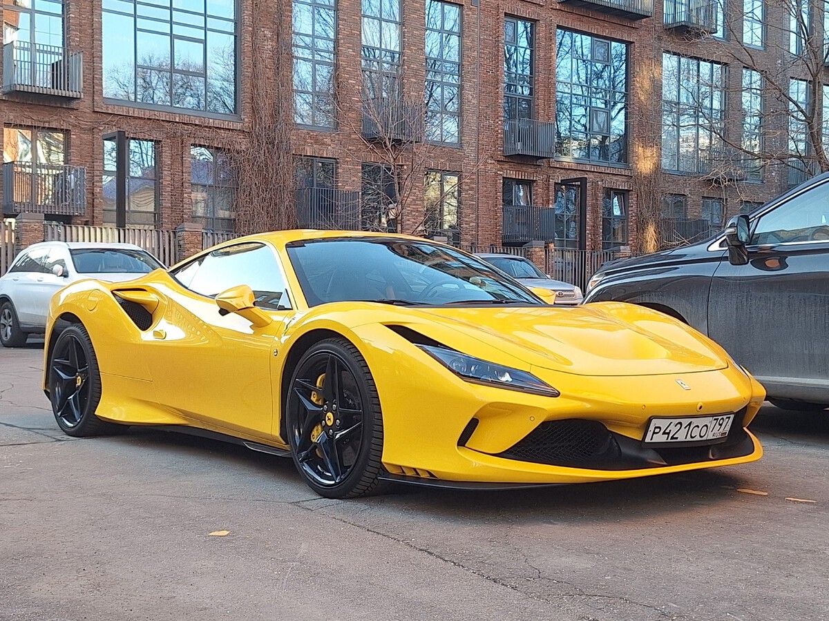 Москва, № Р 421 СО 797 — Ferrari F8 Tributo '19-23