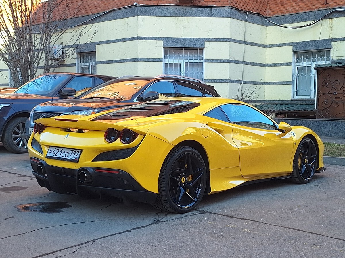 Москва, № Р 421 СО 797 — Ferrari F8 Tributo '19-23