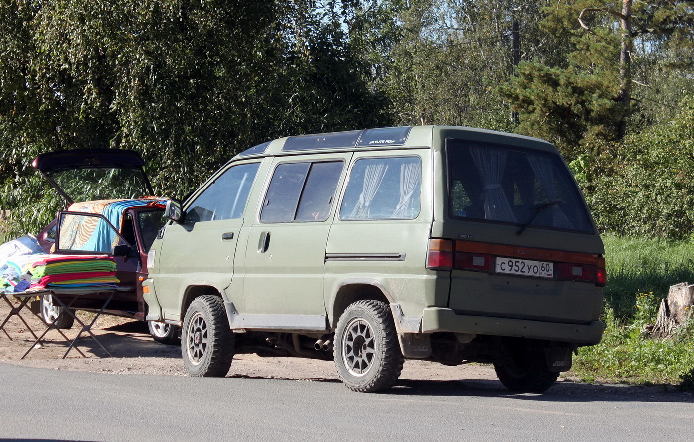 Псковская область, № С 952 УО 60 — Toyota LiteAce (M30/M40/M50) '85-99