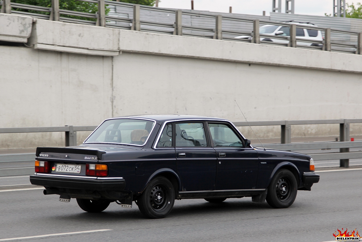 Новосибирская область, № В 072 СК 54 — Volvo 240 Series (общая модель)