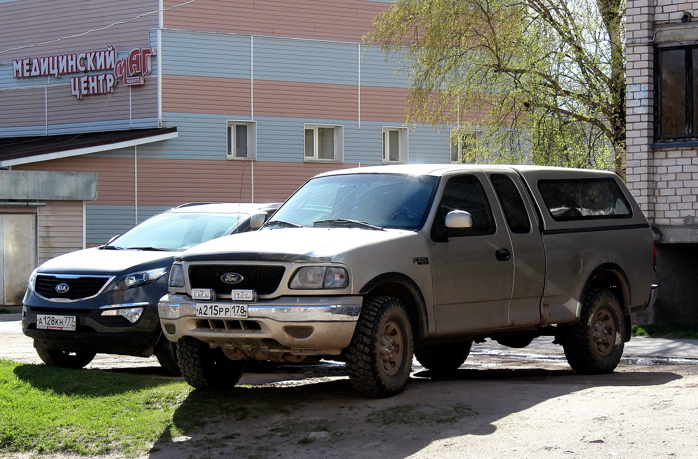Псковская область, № А 215 РР 178 — Ford F-Series (10G) '96-99