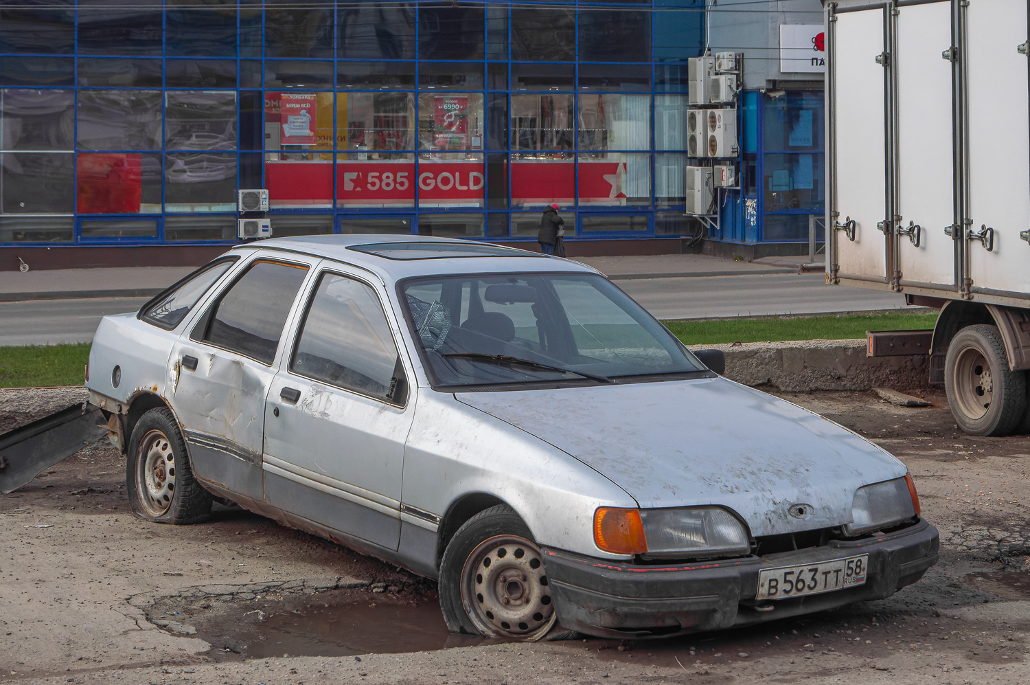 Пензенская область, № В 563 ТТ 58 — Ford Sierra MkII '87-93